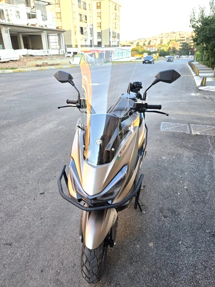 MOTOCAM RKS Newlight PRO Siperlik Ön Cam 2023-2025 Model 68cm Şeffaf Renkli 4mm ORTA BOYLU ürün görseli