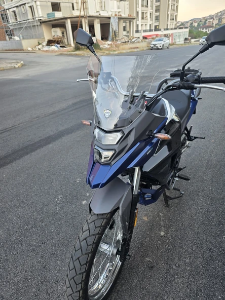 MOTOCAM SYM NHT 200 Siperlik Ön Cam 2023-2025 Model 30cm Şeffaf Renkli 4mm Spor Cam - Resim 3