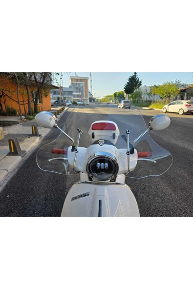 MOTOCAM Küba Brilliant Siperlik Ön Cam 2021-2025 Model 45cm Şeffaf Renkli Elcikli APARATSIZDIR ürün görseli