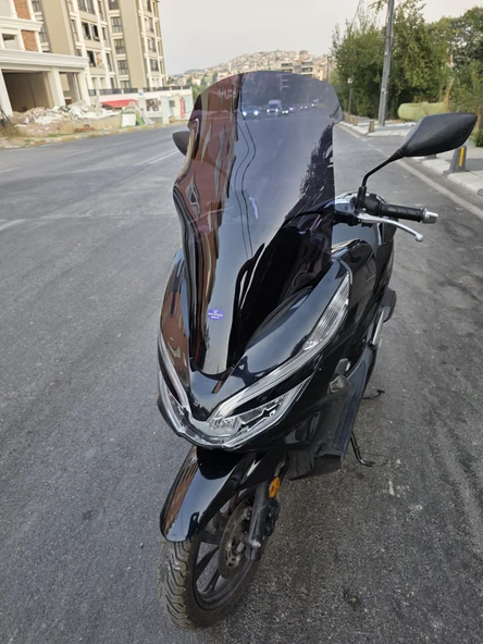 MOTOCAM Honda PCX Siperlik Ön Cam 2018-2020 Model 65cm Siyah Renkli 4mm ORTA BOYLU CAM - Resim 3