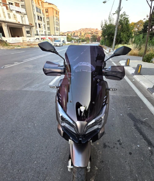 MOTOCAM RKS Reale 125 Siperlik Ön Cam 2023-2025 Model 55cm Siyah Renkli 4mm KISA SPOR CAM ürün görseli