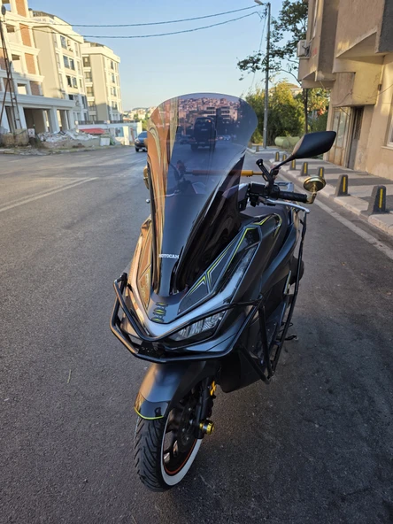 MOTOCAM Honda PCX Siperlik Ön Cam 2025 Model 66cm Siyah Renkli 4mm - Resim 3