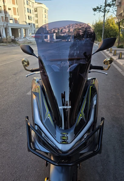 MOTOCAM Honda PCX Siperlik Ön Cam 2025 Model 66cm Siyah Renkli 4mm ürün görseli