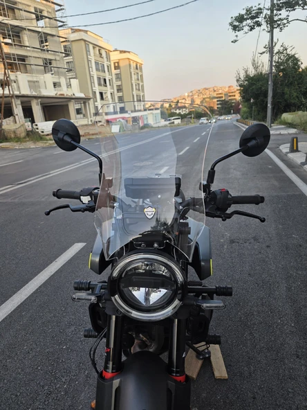 MOTOCAM Husqvarna Svartpilen 250-401 Ön Cam 2020-2025 Model 47cm Şeffaf Renkli 4mm ürün görseli