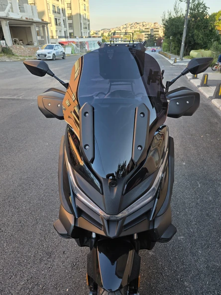 MOTOCAM Voge SR4 Siperlik Ön Cam 2022-2025 Model 54cm Siyah Renkli 4mm ORİJİNAL BOYLU ürün görseli