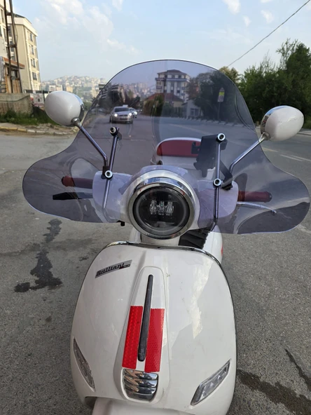 MOTOCAM Küba Brilliant Siperlik Ön Cam 2021-2025 Model 45cm Füme Renkli Elcikli APARATSIZDIR ürün görseli