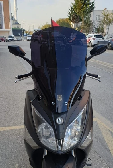 MOTOCAM SYM Joymax 250 İ Siperlik Ön Cam 2013-2016 Model 65cm siyah Renkli 4mm ORTA BOYLU ürün görseli