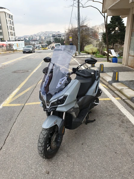 MOTOCAM SYM ADX 300 Siperlik Ön Cam 2024-2025 Model 65cm Füme Renkli 4mm ORTA BOYLU CAM - Resim 3