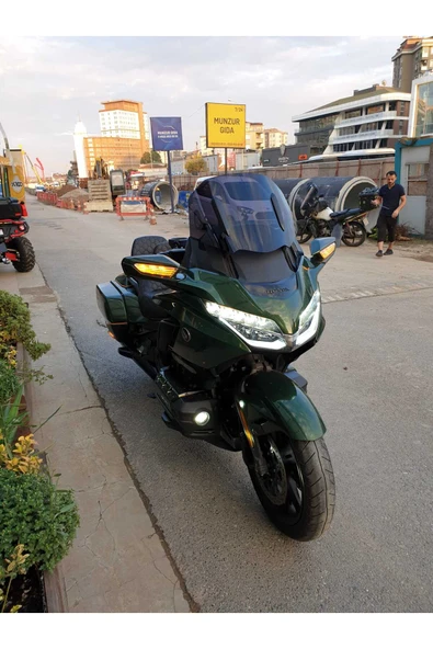 MOTOCAM Honda Goldwing Bagger Siperlik Ön Cam 2018-2023 Model 38cm Siyah Renkli 4mm ORTA BOYLU CAM - Resim 2