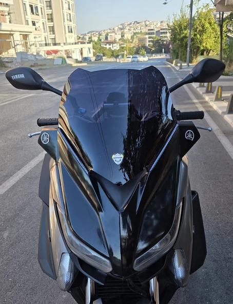 MOTOCAM Yamaha Xmax 250 Siperlik Ön Cam 2014-2017 Model 36cm Siyah Renkli 4mm SPORTİF ürün görseli