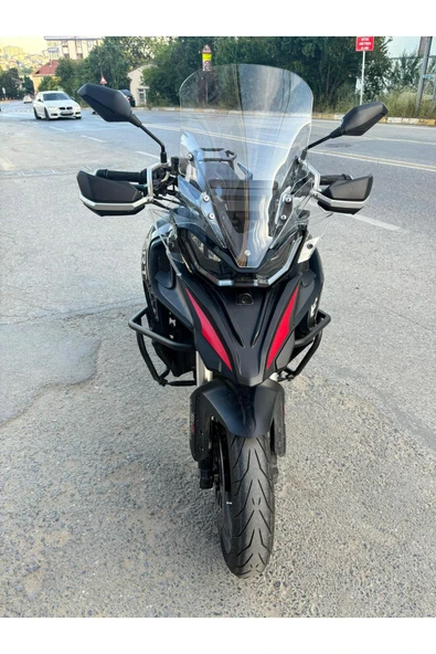 MOTOCAM QJ SRT 800 Siperlik Ön Cam 2023-2025 Model 61cm Şeffaf Renkli 4mm UZUN CAM ürün görseli