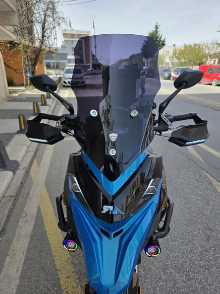 MOTOCAM RKN 530 ADV Siperlik Ön Cam 2021-2025 Model 55cm Siyah Renkli 4mm ürün görseli