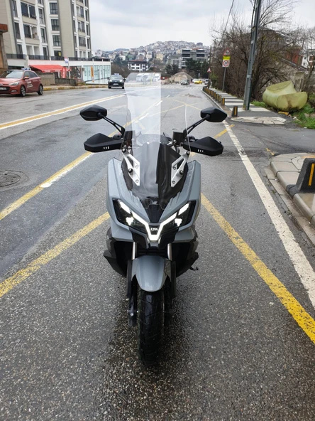 MOTOCAM SYM ADX 300 Siperlik Ön Cam 2024-2025 Model 65cm Şeffaf Renkli 4mm ORTA BOYLU CAM - 1