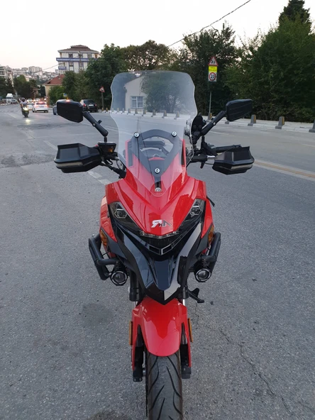 MOTOCAM RKN 530 ADV Siperlik Ön Cam 2021-2025 Model 55cm Şeffaf Renkli 4mm ürün görseli