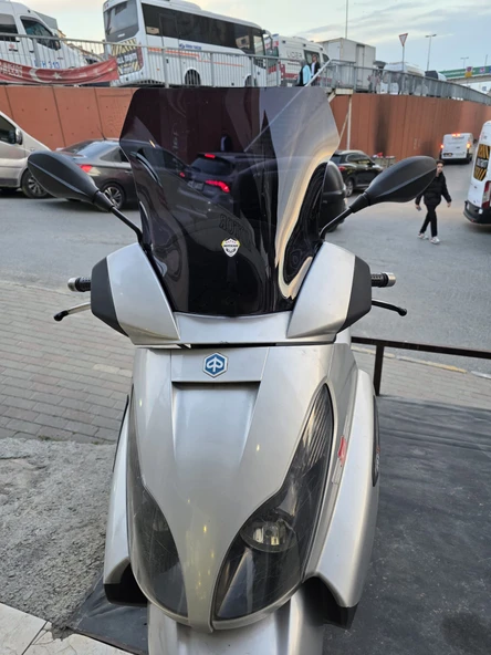 MOTOCAM Piaggio X7 Siperlik Ön Cam 2007-2012 Model 43cm Siyah Renkli 4mm ürün görseli
