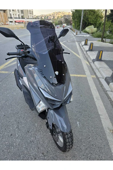 MOTOCAM Revolt RSX4 Siperlik Ön Cam 2022-2025 Model 65cm Siyah Renkli 4mm ORTA BOYLU - Resim 2