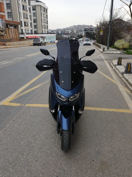 MOTOCAM Yamaha Nmax Siperlik Ön Cam 2021-2024 Model 72cm Siyah Renkli 4mm UZUN CAM ürün görseli