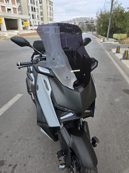 MOTOCAM Yamaha Xmax Techmax Siperlik Ön Cam 2025 Model 63cm Siyah Renkli 4mm Asansörlü - Resim 2