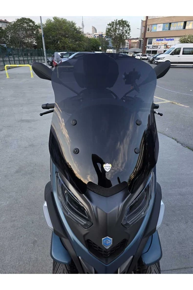 MOTOCAM Piaggio MP3 530 Siperlik Ön Cam 2023-2025 Model 60cm Siyah Renkli 4mm ORTA BOYLU ürün görseli