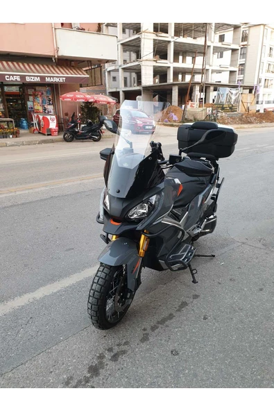 MOTOCAM Peugeot XP 400 Siperlik Ön Cam 2023-2025 Model 61cm Şeffaf Renkli 4mm ORTA BOYLU CAM - Resim 3