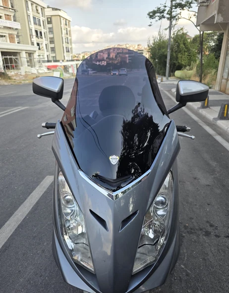 MOTOCAM Peugeot Satelis Siperlik Ön Cam 2006-2014 Model 63cm Siyah Renkli 4mm ürün görseli