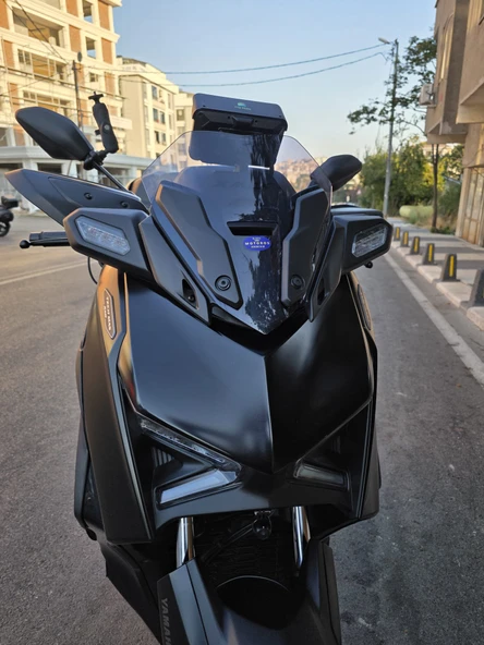 MOTOCAM Yamaha Xmax 250 Siperlik Ön Cam 2023-2025 Model 36cm Füme Renkli 4mm KISA SPOR CAM - Resim 2