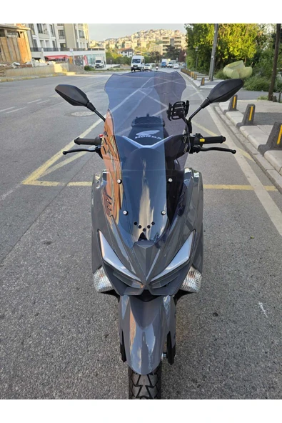 MOTOCAM Revolt RSX4 Siperlik Ön Cam 2022-2025 Model 65cm Füme Renkli 4mm ORTA BOYLU ürün görseli