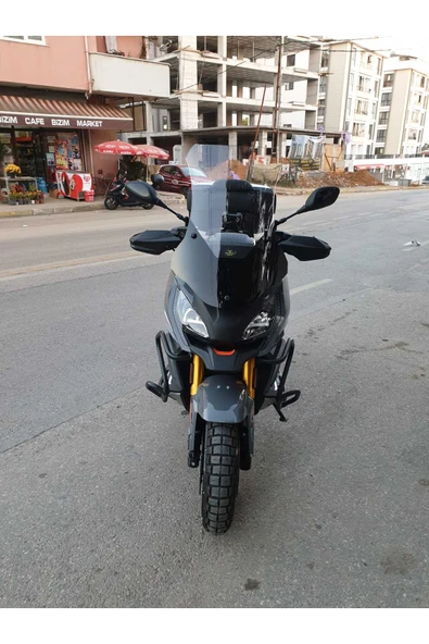 MOTOCAM Peugeot XP 400 Siperlik Ön Cam 2023-2025 Model 61cm Şeffaf Renkli 4mm ORTA BOYLU CAM ürün görseli