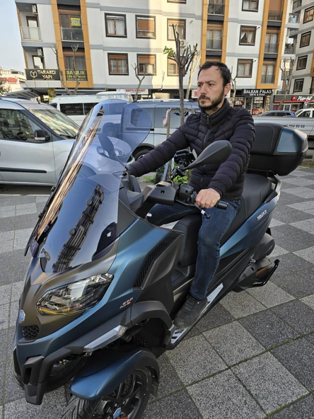 MOTOCAM Piaggio MP3 530 Siperlik Ön Cam 2023-2025 Model 72cm Füme Renkli 4mm UZUN CAM - Resim 2