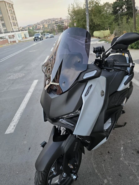 MOTOCAM Yamaha Xmax Techmax Siperlik Ön Cam 2025 Model 52cm Siyah Renkli 4mm Asansörlü - Resim 3
