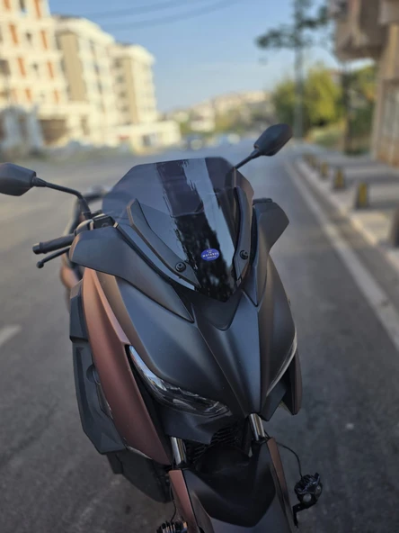 MOTOCAM Yamaha Xmax 250 Siperlik Ön Cam 2018-2022 Model 36cm Siyah Renkli 4mm ORİJİNAL BOYLU - Resim 2