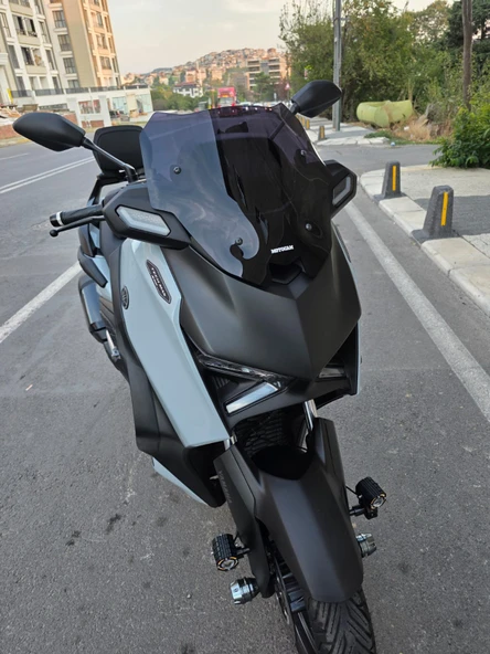 MOTOCAM Yamaha Xmax Techmax Siperlik Ön Cam 2025 Model 39cm Siyah Renkli 4mm Asansörlü - Resim 2