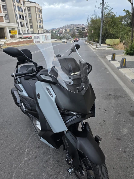 MOTOCAM Yamaha Xmax Techmax Siperlik Ön Cam 2025 Model 63cm Şeffaf Renkli 4mm Asansörlü - Resim 2