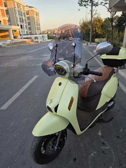 MOTOCAM RKS LT 50 PRO  Siperlik Ön Cam 2023-2025 Model 51cm Füme Renkli 4mm APARATSIZDIR - Resim 3