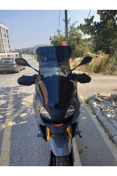MOTOCAM Peugeot XP 400 Siperlik Ön Cam 2023-2025 Model 55cm Siyah Renkli 4mm KISA SPOR CAM ürün görseli