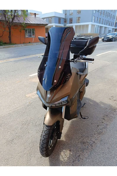 MOTOCAM Yuki Adventure 150 Siperlik Ön Cam 2023-2025 Model 55cm Siyah Renkli 4mm KISA SPOR CAM - Resim 2