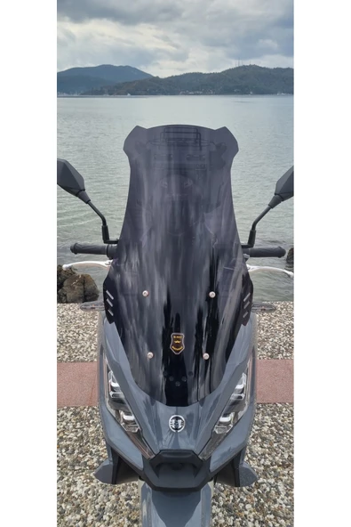 MOTOCAM Yuki Xway 125 Siperlik Ön Cam 2023-2025 Model 65cm Siyah Renkli 4mm ORTA BOYLU ürün görseli
