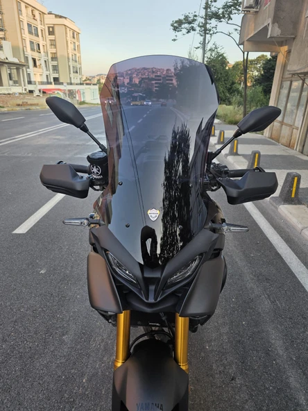 MOTOCAM Yamaha Tracer 900 Siperlik Ön Cam 2023-2025 Model 61cm Siyah Renkli 4mm ürün görseli