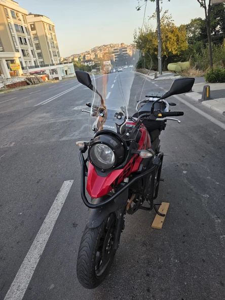 MOTOCAM Suzuki V-Strom DL 250 Siperlik Ön Cam 2017-2020 Model 51cm Şeffaf Renkli 4mm - Resim 3