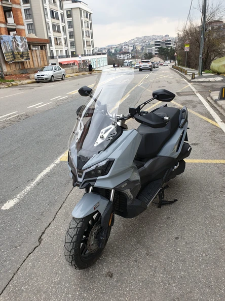 MOTOCAM SYM ADX 300 Siperlik Ön Cam 2024-2025 Model 65cm Şeffaf Renkli 4mm ORTA BOYLU CAM - Resim 3