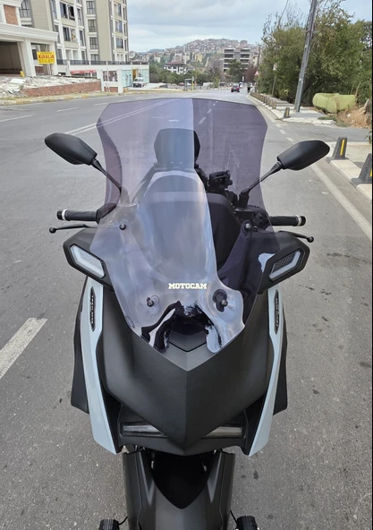 MOTOCAM Yamaha Xmax Techmax Siperlik Ön Cam 2025 Model 63cm Füme Renkli 4mm Asansörlü - 1