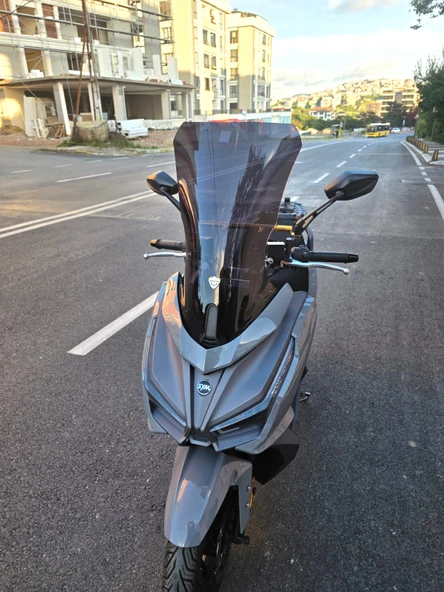 MOTOCAM Sym JET 14 EVO 200 PLUS Siperlik Ön Cam 2023-2025 Model 58cm Siyah Renkli 4mm - Resim 3