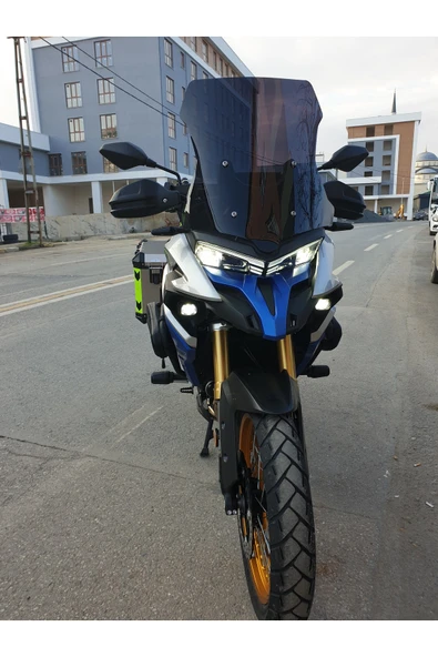 MOTOCAM Voge DSX 525 Siperlik Ön Cam 2023-2025 Model 56cm Siyah Renkli 4mm SPORTİF MODEL - Resim 2