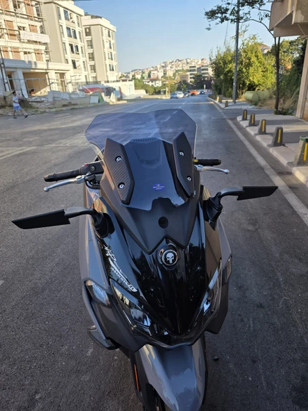 MOTOCAM Sym Maxsym TL 508 Siperlik Ön Cam 2022-2025 Model 41cm Füme Renkli 4mm SPORTİF - Resim 2