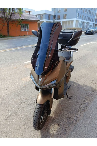 MOTOCAM Yuki Adventure 150 Siperlik Ön Cam 2023-2025 Model 65cm Siyah Renkli 4mm ORTA BOYLU CAM ürün görseli