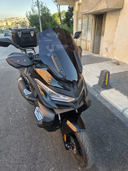 MOTOCAM Voge SR4 Siperlik Ön Cam 2022-2025 Model 54cm Siyah Renkli 4mm ORİJİNAL BOYLU - Resim 3