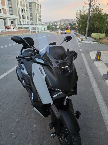MOTOCAM Yamaha Xmax Techmax Siperlik Ön Cam 2025 Model 52cm Şeffaf Renkli 4mm Asansörlü - Resim 2