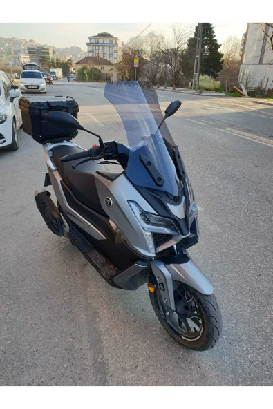 MOTOCAM Voge SR1 Siperlik Ön Cam 2023-2025 Model 62cm Füme renk 4mm ORTA BOYLU CAM - Resim 3