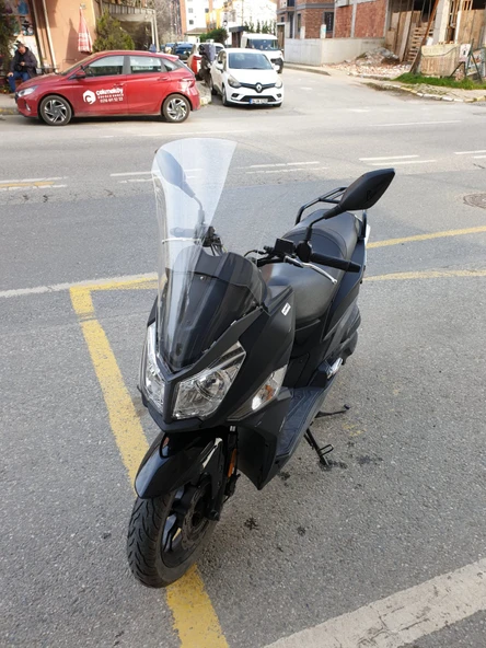 MOTOCAM SYM JET 14 200 Siperlik Ön Cam 2017-2025 Model 74cm Şeffaf Renkli 4mm UZUN CAM - Resim 3