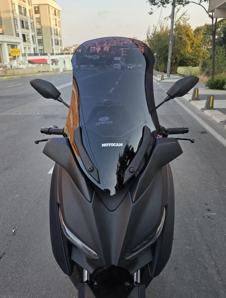 MOTOCAM Yamaha Xmax 250 Siperlik Ön Cam 2018-2022 Model 65cm Siyah Renkli 4mm  UZUN CAM ürün görseli